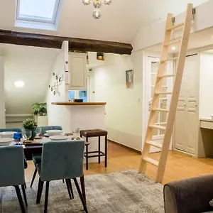  Apartamento Spacious In Hyper Center - Smart Tv & Wifi - 4p